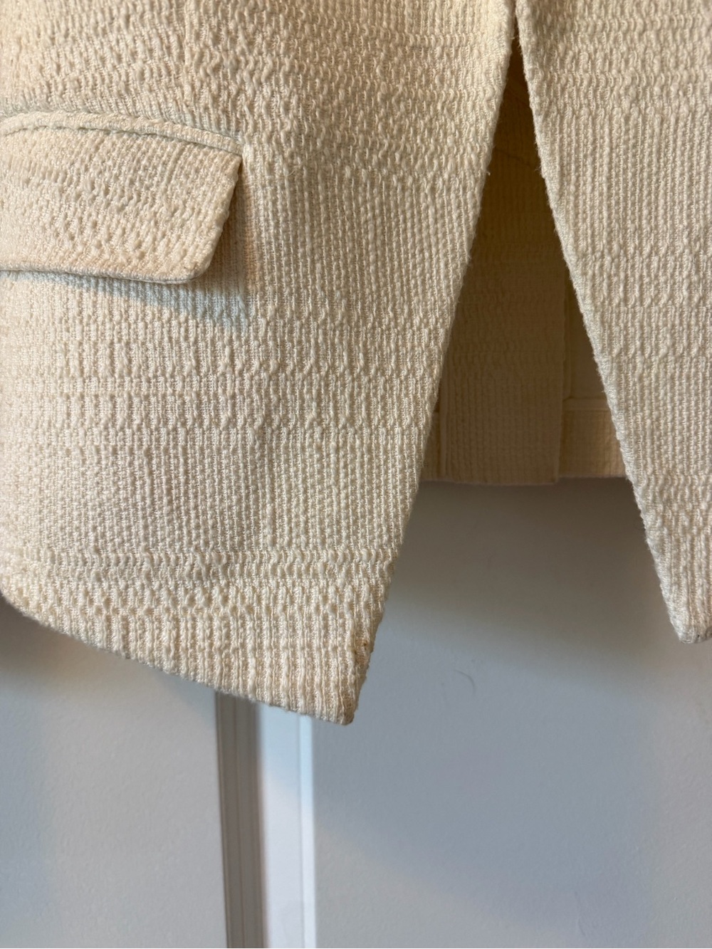 Theory Cotton Textured Brince
Newdale Bonded Warm Ivory
Blazer Size 00 - Picture 4 of 10